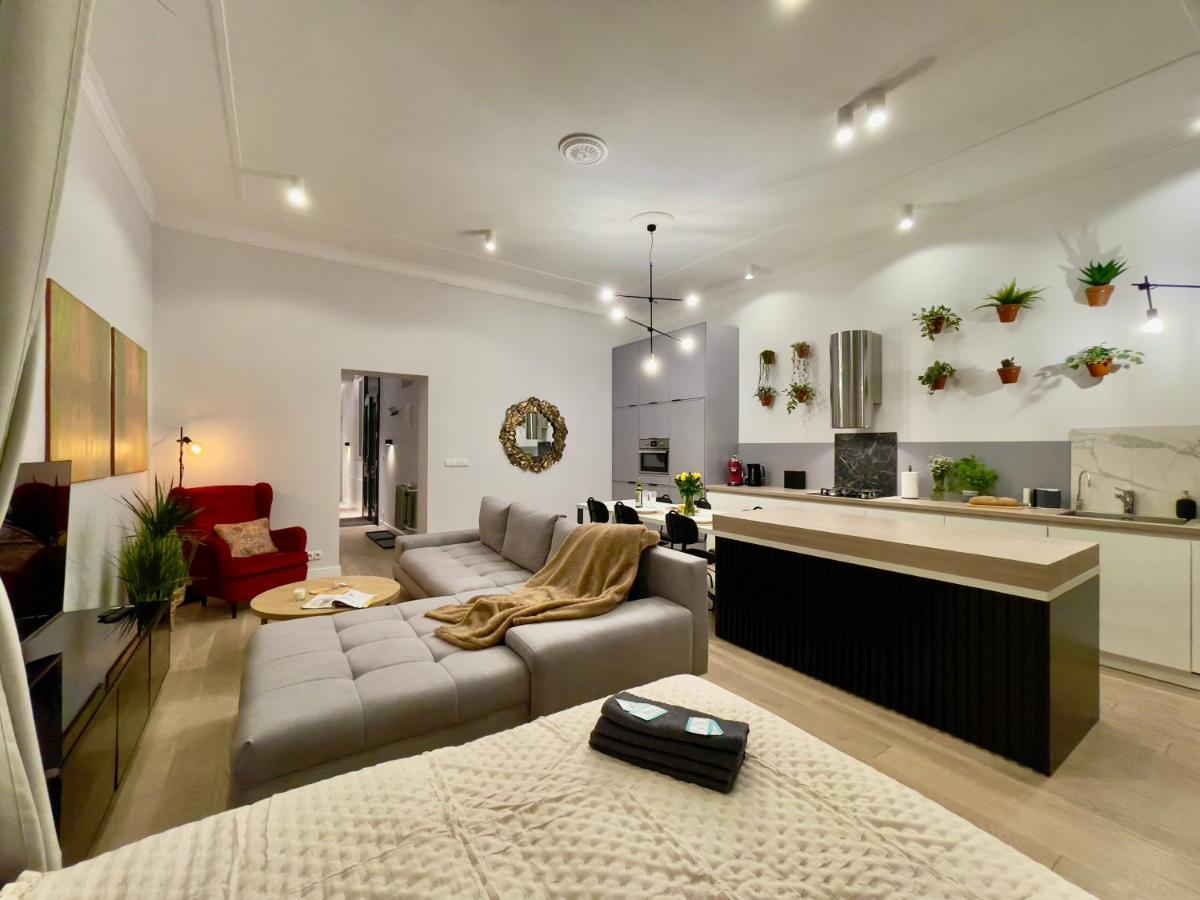 Spacious Apart In The Center- Main Square 300M Вроцлав Екстериор снимка