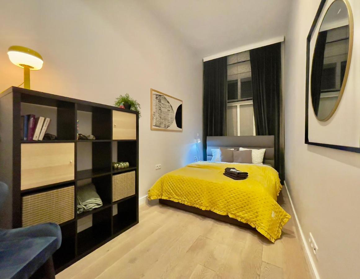 Spacious Apart In The Center- Main Square 300M Вроцлав Екстериор снимка